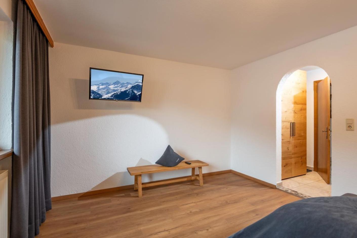 Haus Schroll Apartment Ried im Zillertal Exterior photo