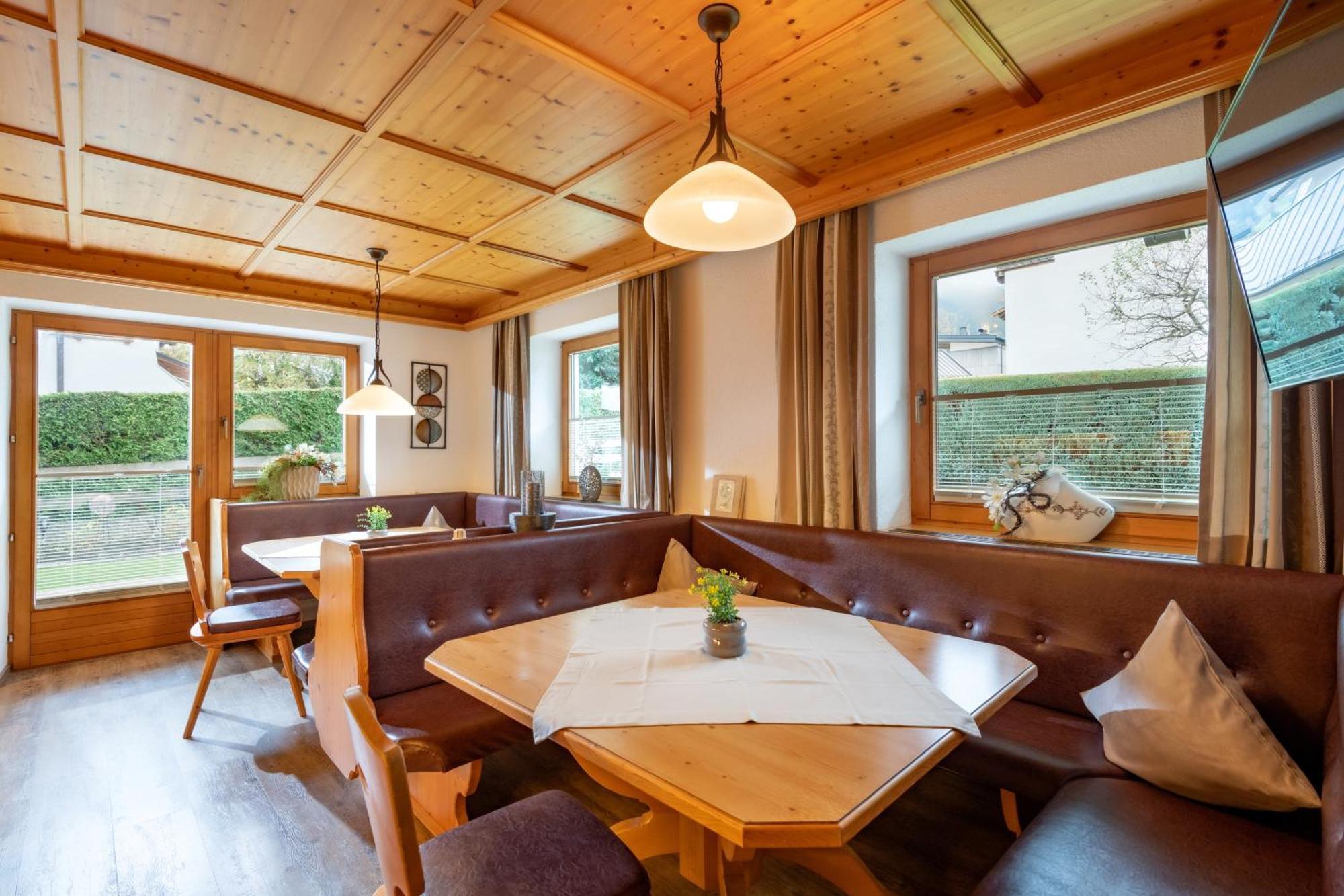 Haus Schroll Apartment Ried im Zillertal Exterior photo