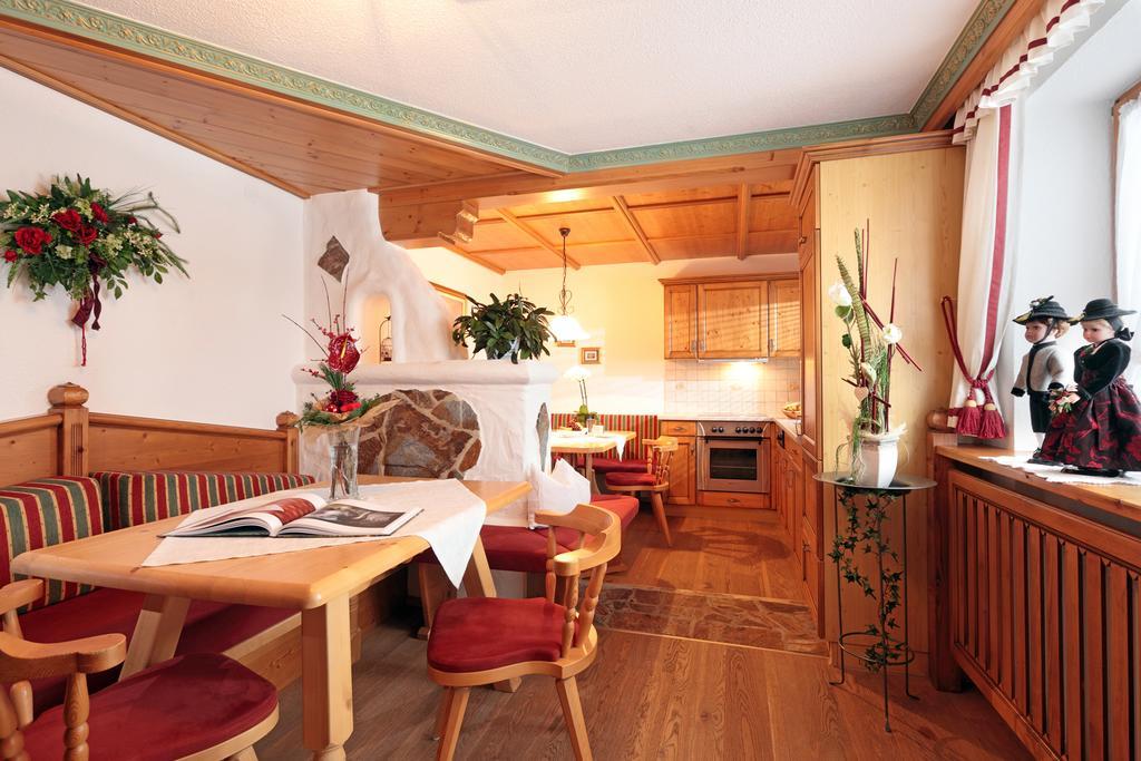 Haus Schroll Apartment Ried im Zillertal Room photo